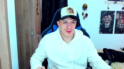 Snapshot of javiersexymann chatting on December 2024 05:33:01 PM Javier online show from December 2024 05:33:01 PM