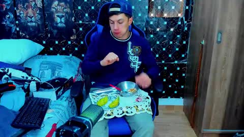 Snapshot of javiersexymann chatting on December 2025 06:12:01 PM Javier online show from December 2025 06:12:01 PM