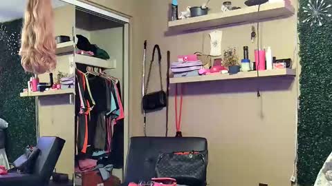 Snapshot of jay_banks0420 chatting on December 2025 08:02:02 PM jay_banks0420 online show from December 2025 08:02:02 PM