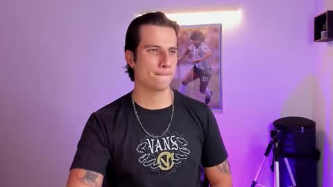 Jay Alvarrez online show from September 2025 06:54:01 PM