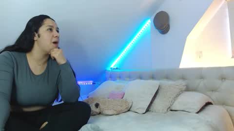 Jazmin and Scarlett online show from October 2025 11:00:02 AM