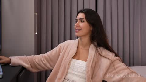 Bianca online show from October 2025 08:18:01 PM