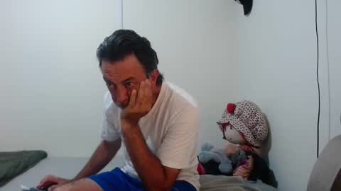 Snapshot of jeans_and_emma chatting on April 2026 01:14:02 AM jeans_and_emma online show from April 2026 01:14:02 AM