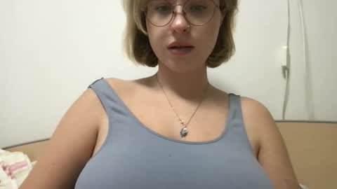 Inna  online show from October 2025 12:03:02 PM