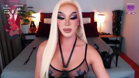 Queen Jenifer online show from June 2026 07:40:01 PM