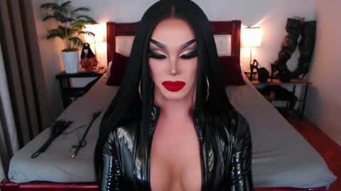 Queen Jenifer online show from August 2026 06:04:01 AM