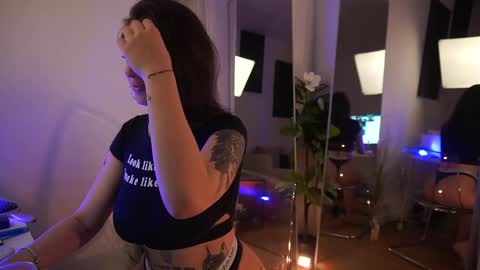 jeniffer_foxx online show from October 2025 04:32:01 AM