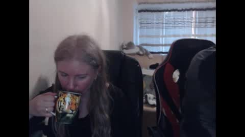 JenisAndPeter online show from April 2026 05:54:01 PM