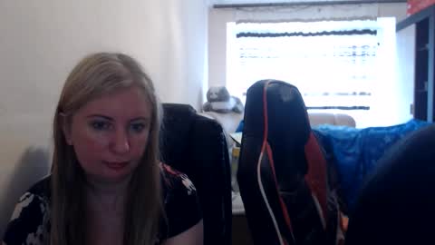 JenisAndPeter online show from June 2026 06:15:01 AM