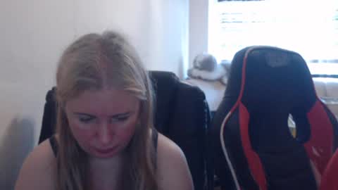 JenisAndPeter online show from June 2026 05:43:01 AM