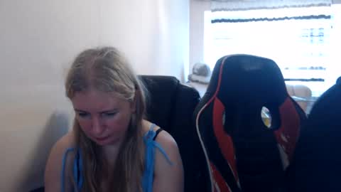 JenisAndPeter online show from June 2026 07:02:01 AM
