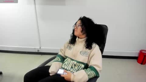 jenn online show from November 2025 07:54:01 PM