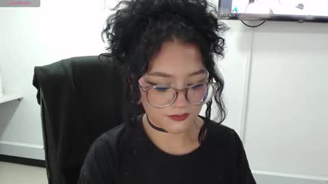 jenn online show from November 2025 09:36:02 PM