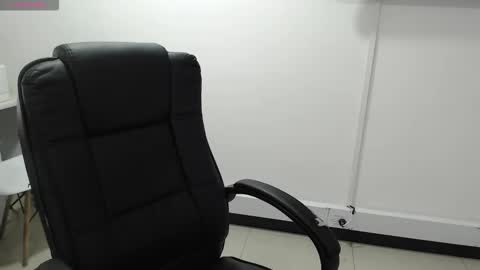 jenn online show from November 2025 10:32:01 PM