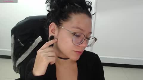 jenn online show from December 2025 08:03:01 PM