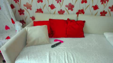 Jenn online show from February 2025 09:30:01 AM