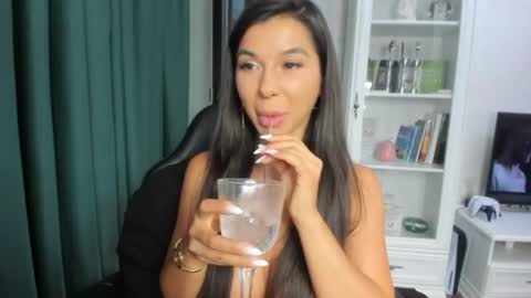 Jennasweetass online show from July 2026 05:56:02 PM