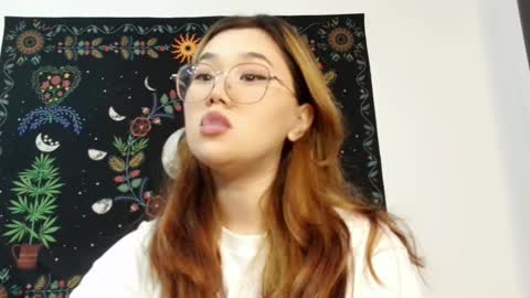 Snapshot of jennatyan chatting on September 2025 01:02:02 PM JENNA online show from September 2025 01:02:02 PM