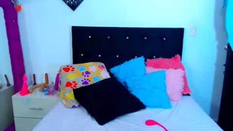 jenn online show from November 2025 07:41:02 AM