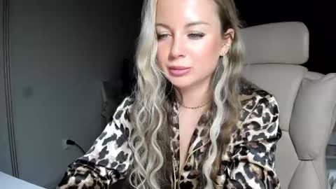 Jennifer online show from April 2026 06:47:02 PM