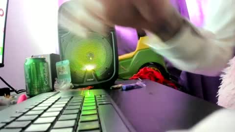 jennifer_bodyy0404 online show from July 2026 10:33:01 PM