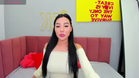 Jennifer online show from October 2025 07:39:01 AM