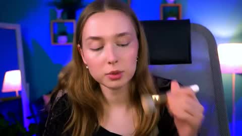 Jennifer online show from September 2025 08:44:01 PM