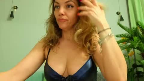 Snapshot of jenniferreys chatting on May 2026 05:57:01 AM jenniferreys online show from May 2026 05:57:01 AM