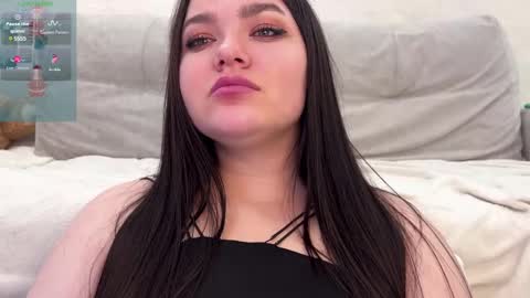 Snapshot of jennisxcharming chatting on December 2024 06:56:01 AM Mila online show from December 2024 06:56:01 AM