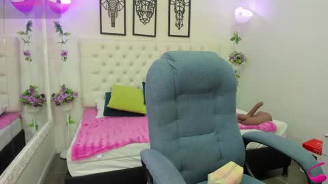 Snapshot of jenny_stark chatting on May 2026 11:18:01 AM jenny_stark online show from May 2026 11:18:01 AM