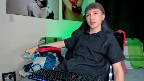 Snapshot of jeremy_salvatore_ chatting on January 2025 06:21:01 AM jero independent model online show from January 2025 06:21:01 AM