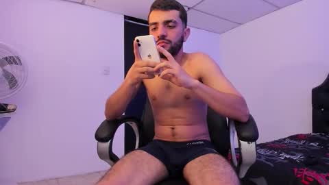 Snapshot of jeremyy_boy chatting on October 2025 04:37:02 AM Jeremy online show from October 2025 04:37:02 AM