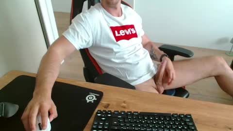 Boy likes daddies online show from June 2026 01:57:02 PM