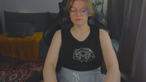 Snapshot of jess0e9 chatting on October 2025 01:00:01 PM JessieVibes online show from October 2025 01:00:01 PM