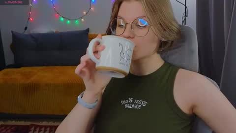 Snapshot of jess0e9 chatting on November 2025 01:10:02 PM JessieVibes online show from November 2025 01:10:02 PM