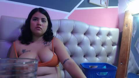 Snapshot of jess_beauty chatting on December 2024 10:34:02 PM jess beauty online show from December 2024 10:34:02 PM