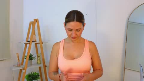 bella  adams online show from May 2026 01:18:01 PM