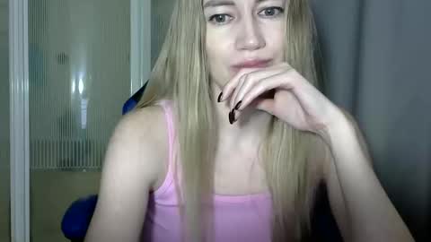 Snapshot of jessfox1 chatting on December 2024 01:04:02 AM JessFox1 online show from December 2024 01:04:02 AM