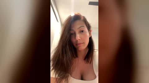 Jessica Gomez online show from May 2026 01:33:01 AM