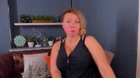 Snapshot of jessica_foxie chatting on September 2025 10:37:01 AM Jessica online show from September 2025 10:37:01 AM