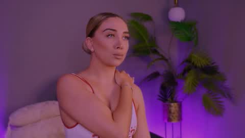 jessiellle online show from November 2025 09:15:02 PM