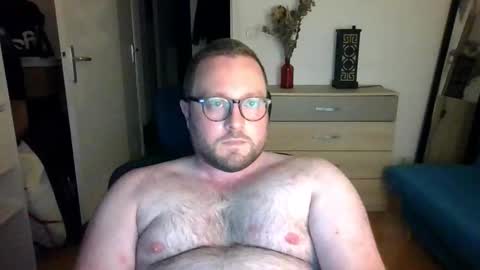 jeuneloup92 online show from October 2025 05:55:02 PM