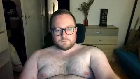 jeuneloup92 online show from December 2025 05:54:02 PM