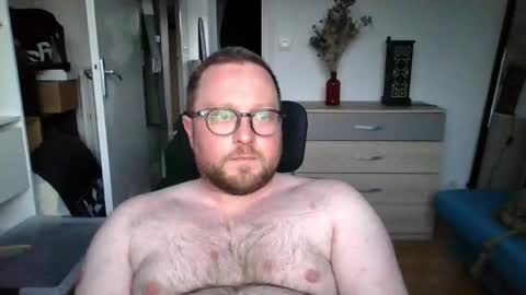 jeuneloup92 online show from March 2026 06:42:02 PM