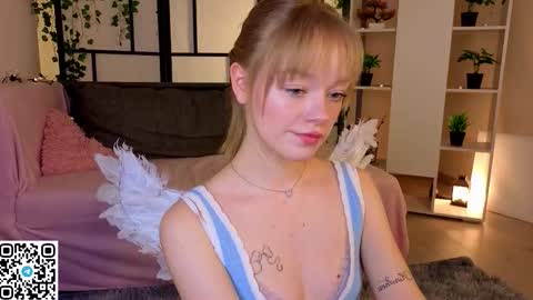 Snapshot of jewellhogan chatting on February 2026 09:11:01 PM Gwen online show from February 2026 09:11:01 PM