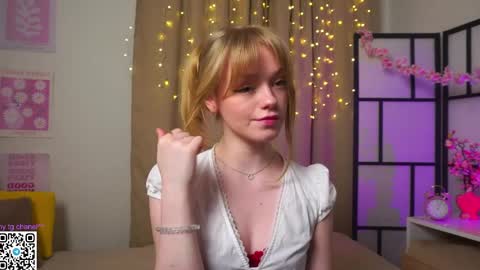 Snapshot of jewellhogan chatting on April 2026 08:53:02 PM Gwen online show from April 2026 08:53:02 PM