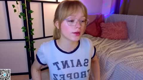 Snapshot of jewellhogan chatting on May 2026 08:14:02 PM Gwen online show from May 2026 08:14:02 PM