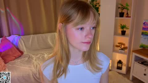 Snapshot of jewellhogan chatting on May 2026 08:29:01 PM Gwen online show from May 2026 08:29:01 PM