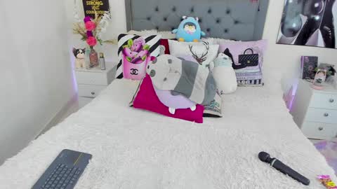 Snapshot of jhena_evans chatting on January 2025 06:56:02 PM Candy online show from January 2025 06:56:02 PM