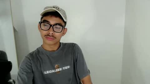 Snapshot of jhnxxnaughty_ chatting on December 2025 08:31:01 AM Johnny online show from December 2025 08:31:01 AM